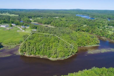 If you're looking to escape the city, you'll want to capture on Cochecho Country Club in New Hampshire - for sale on GolfHomes.com, golf home, golf lot