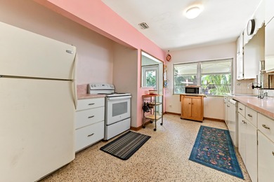 Single-family home located in the Historic District of Lake on Lake Worth Municipal Golf Course in Florida - for sale on GolfHomes.com, golf home, golf lot