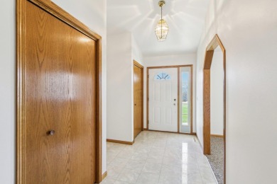 Sprawling 4 bedroom ranch in a cul-de-sac near the Oaks golf on The Oaks Golf Course in Wisconsin - for sale on GolfHomes.com, golf home, golf lot