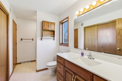 Sprawling 4 bedroom ranch in a cul-de-sac near the Oaks golf on The Oaks Golf Course in Wisconsin - for sale on GolfHomes.com, golf home, golf lot