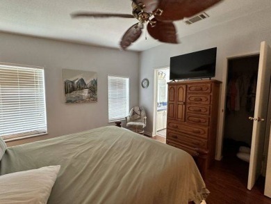 ADORABLE THREE BED, TWO BATH HOME ON INTERIOR LOT! 2002 Jacobsen on Four Lakes Golf Club in Florida - for sale on GolfHomes.com, golf home, golf lot