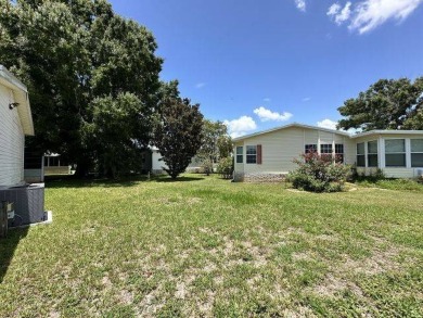 ADORABLE THREE BED, TWO BATH HOME ON INTERIOR LOT! 2002 Jacobsen on Four Lakes Golf Club in Florida - for sale on GolfHomes.com, golf home, golf lot
