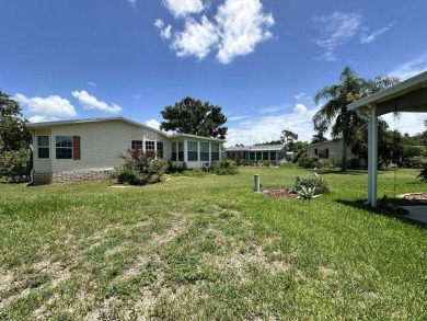 ADORABLE THREE BED, TWO BATH HOME ON INTERIOR LOT! 2002 Jacobsen on Four Lakes Golf Club in Florida - for sale on GolfHomes.com, golf home, golf lot