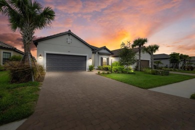 *GOLF MEMBERSHIP INCLUDED/ GOLF DEEDED HOME* Discover the on Esplanade Golf and Country at Lakewood Ranch in Florida - for sale on GolfHomes.com, golf home, golf lot