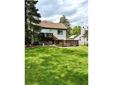 Well maintained and unique raised ranch!  You'll love the on Streamwood Oaks Golf Club in Illinois - for sale on GolfHomes.com, golf home, golf lot