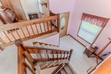 Well maintained and unique raised ranch!  You'll love the on Streamwood Oaks Golf Club in Illinois - for sale on GolfHomes.com, golf home, golf lot