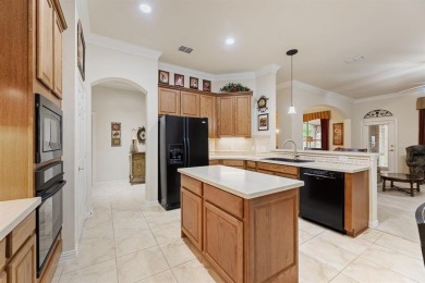 PRIDE OF OWNERSHIP - EXECUTIVE HOME in HERITAGE RANCH (50+ on Heritage Ranch Golf and Country Club in Texas - for sale on GolfHomes.com, golf home, golf lot