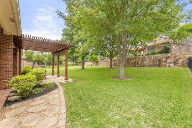 PRIDE OF OWNERSHIP - EXECUTIVE HOME in HERITAGE RANCH (50+ on Heritage Ranch Golf and Country Club in Texas - for sale on GolfHomes.com, golf home, golf lot