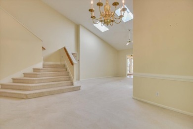Sought after White Willow villa in Woodside Plantation. Sitting on Woodside Plantation Country Club in South Carolina - for sale on GolfHomes.com, golf home, golf lot