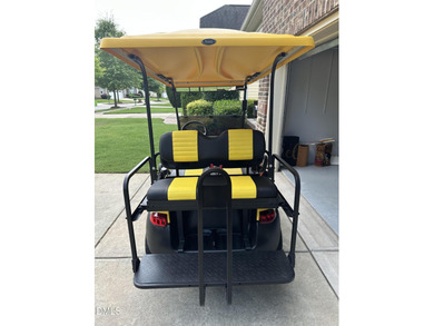 Welcome to 120 Silver Bluff Street in the highly sought-after 12 on The Club At Twelve Oaks in North Carolina - for sale on GolfHomes.com, golf home, golf lot