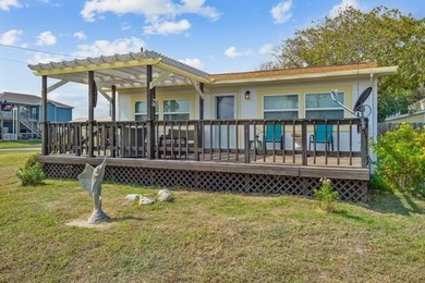 Welcome to your slice of coastal paradise! This charming on Rockport Country Club in Texas - for sale on GolfHomes.com, golf home, golf lot