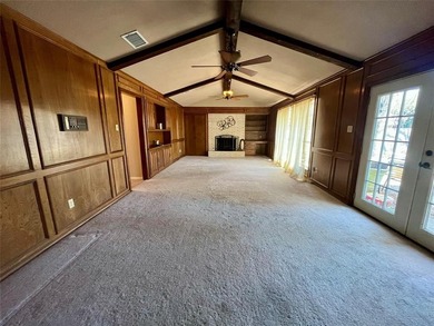 Welcome to this inviting 3-bed, 2.5-bath home located at 507 Fox on Wright Park Municipal Golf Course in Texas - for sale on GolfHomes.com, golf home, golf lot
