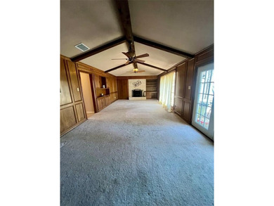 Welcome to this inviting 3-bed, 2.5-bath home located at 507 Fox on Wright Park Municipal Golf Course in Texas - for sale on GolfHomes.com, golf home, golf lot