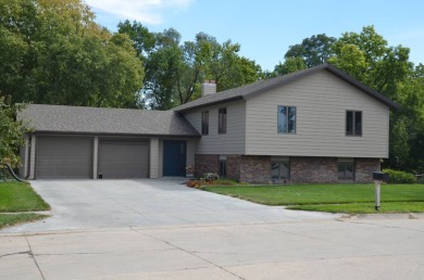 Beautiful 3 bedroom 2 1/2 bath home located in West Ord Acres on Ord Golf Club in Nebraska - for sale on GolfHomes.com, golf home, golf lot