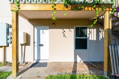 Remodeled Golf Course Country Club Condo! Step into easy coastal on Rockport Country Club in Texas - for sale on GolfHomes.com, golf home, golf lot