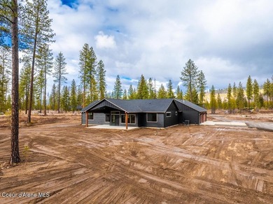 MOVE IN READY NEW CONSTRUCTION! Located in a gated community in on Stoneridge Golf Club in Idaho - for sale on GolfHomes.com, golf home, golf lot
