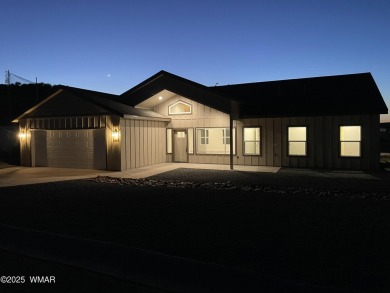 Beautiful new build overlooking the golf course, featuring on Snowflake Municipal Golf Course in Arizona - for sale on GolfHomes.com, golf home, golf lot