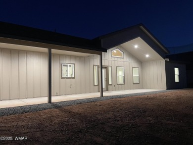 Beautiful new build overlooking the golf course, featuring on Snowflake Municipal Golf Course in Arizona - for sale on GolfHomes.com, golf home, golf lot