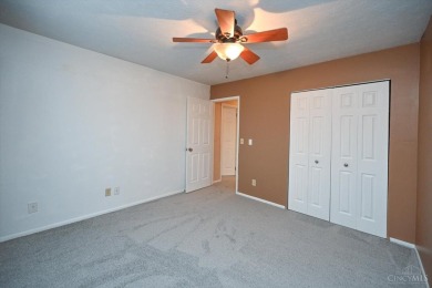 Move in ready 2 bedroom condo!  New carpet, granite countertops on Fairfield Greens-North Trace in Ohio - for sale on GolfHomes.com, golf home, golf lot