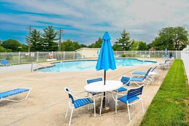 Move in ready 2 bedroom condo!  New carpet, granite countertops on Fairfield Greens-North Trace in Ohio - for sale on GolfHomes.com, golf home, golf lot