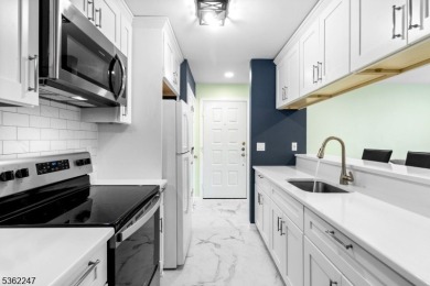 Flooded with natural light, this bright and airy end-unit condo on Quail Brook Golf Course in New Jersey - for sale on GolfHomes.com, golf home, golf lot