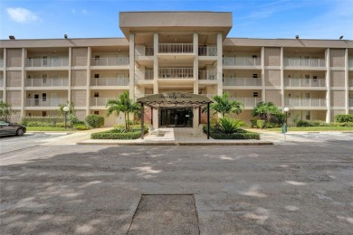 BEAUTIFUL CHARMING 1/1.5 CONDO WITH VIEW OF THE GOLF COURSE on Palm-Aire Country Club and Resort - Palms in Florida - for sale on GolfHomes.com, golf home, golf lot