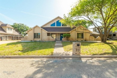 Welcome home to this FAIRWAY OAKS beauty that has been recently on Abilene Country Club - South Course in Texas - for sale on GolfHomes.com, golf home, golf lot