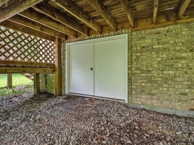 All brick,1969 sq ft 3 bedroom 2 bath on 1.28 acres with a park on Deer Creek Golf Club in Tennessee - for sale on GolfHomes.com, golf home, golf lot