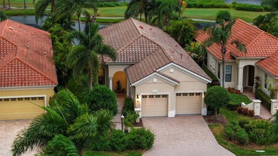 A masterful renovation breathes new life into this redesigned on Lakewood Ranch Golf and Country Club in Florida - for sale on GolfHomes.com, golf home, golf lot