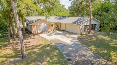 Lovely home close to park and swimming pool, offering a great on Hide-A-Way Lake Golf Course in Texas - for sale on GolfHomes.com, golf home, golf lot
