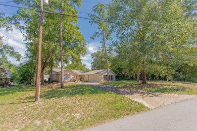Lovely home close to park and swimming pool, offering a great on Hide-A-Way Lake Golf Course in Texas - for sale on GolfHomes.com, golf home, golf lot
