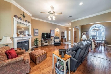 Amazing 3 bedroom, 2 bath, 3 car garage with 1900 square feet on Pecan Plantation Country Club in Texas - for sale on GolfHomes.com, golf home, golf lot