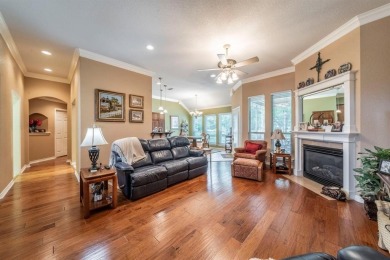 Amazing 3 bedroom, 2 bath, 3 car garage with 1900 square feet on Pecan Plantation Country Club in Texas - for sale on GolfHomes.com, golf home, golf lot