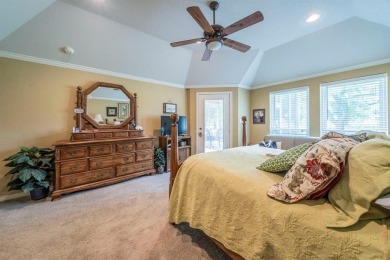 Amazing 3 bedroom, 2 bath, 3 car garage with 1900 square feet on Pecan Plantation Country Club in Texas - for sale on GolfHomes.com, golf home, golf lot