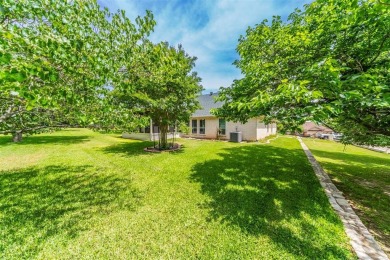 Amazing 3 bedroom, 2 bath, 3 car garage with 1900 square feet on Pecan Plantation Country Club in Texas - for sale on GolfHomes.com, golf home, golf lot