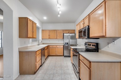 Beautiful Move-In Ready Townhome in a Prime AAA Location! on Arrowhead Country Club in Arizona - for sale on GolfHomes.com, golf home, golf lot