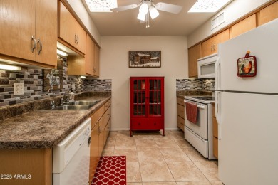 Must-see 55+ Sun City, AZ end-unit condo--completely rebuilt in on Sun City Lakes West and East in Arizona - for sale on GolfHomes.com, golf home, golf lot