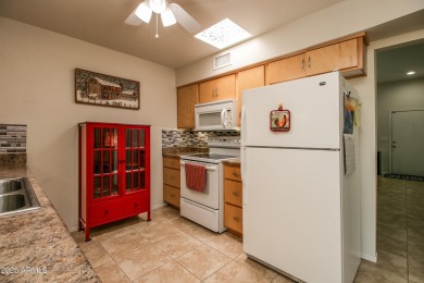 Must-see 55+ Sun City, AZ end-unit condo--completely rebuilt in on Sun City Lakes West and East in Arizona - for sale on GolfHomes.com, golf home, golf lot