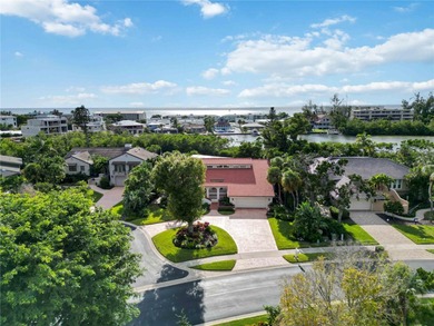 Under contract-accepting backup offers. A boater's delight in on Longboat Key Golf Club Resort in Florida - for sale on GolfHomes.com, golf home, golf lot