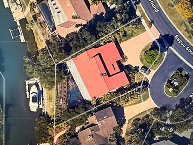 Under contract-accepting backup offers. A boater's delight in on Longboat Key Golf Club Resort in Florida - for sale on GolfHomes.com, golf home, golf lot