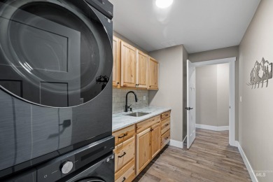 Turnkey, Fully furnished McCall mountain getaway - Newly on McCall Municipal Golf Course in Idaho - for sale on GolfHomes.com, golf home, golf lot
