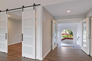 Under contract-accepting backup offers. A boater's delight in on Longboat Key Golf Club Resort in Florida - for sale on GolfHomes.com, golf home, golf lot