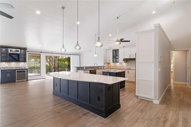 Under contract-accepting backup offers. A boater's delight in on Longboat Key Golf Club Resort in Florida - for sale on GolfHomes.com, golf home, golf lot