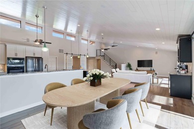 Under contract-accepting backup offers. A boater's delight in on Longboat Key Golf Club Resort in Florida - for sale on GolfHomes.com, golf home, golf lot