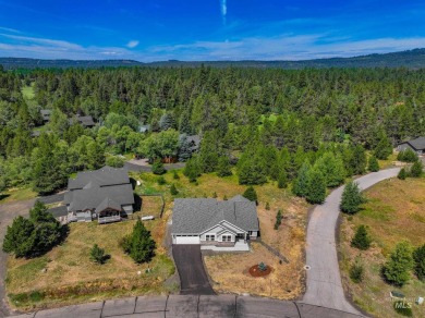 Turnkey, Fully furnished McCall mountain getaway - Newly on McCall Municipal Golf Course in Idaho - for sale on GolfHomes.com, golf home, golf lot