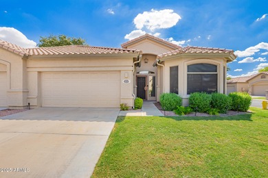 Motivated sellers! Beautiful villa on a premium corner greenbelt on Oakwood Golf Club  in Arizona - for sale on GolfHomes.com, golf home, golf lot