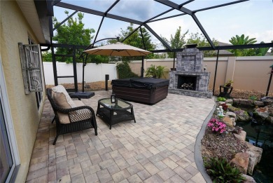 TWO-CAR GARAGE COURTYARD VILLA! -- PRIME LOCATION NEAR LAKE on The Links of Spruce Creek in Florida - for sale on GolfHomes.com, golf home, golf lot