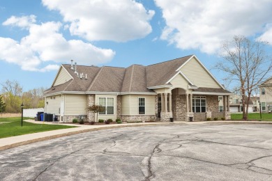 Stylish, Practical & Sophisticated. This immaculate 1BR/1BA 2nd on Willow Run Golf Club in Wisconsin - for sale on GolfHomes.com, golf home, golf lot
