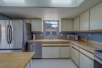 Welcome home to this light and airy 2 bedroom/2 bathroom corner on Mainlands Golf Club in Florida - for sale on GolfHomes.com, golf home, golf lot