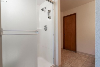Move-in ready ranch in the desirable 55+ community of Fairway on Fairway Village Golf and Country Club in Washington - for sale on GolfHomes.com, golf home, golf lot